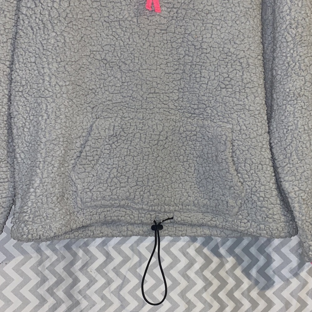 Fluffy pull over - Picture 3 of 4